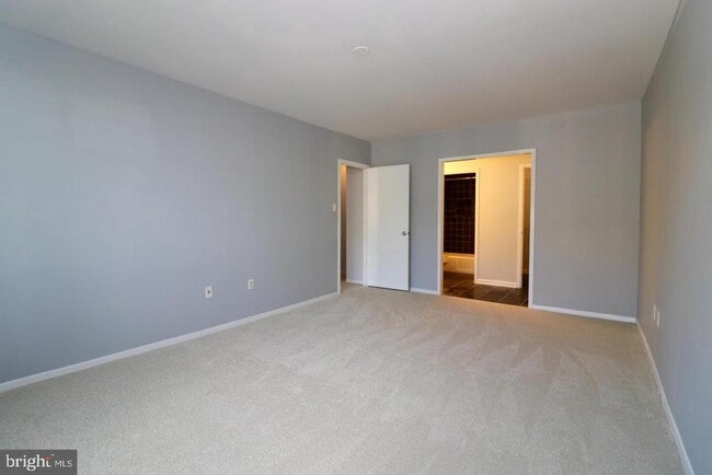 Building Photo - 3705 S George Mason Dr