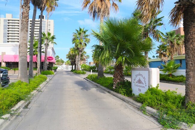 Building Photo - 708 Padre Blvd