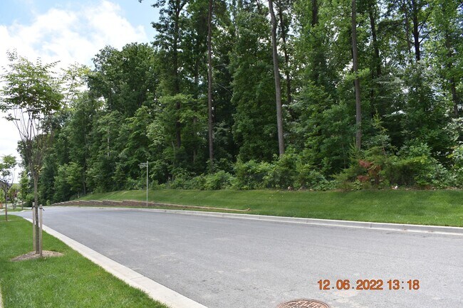 Foto del edificio - BRAND NEW HOME FOR RENT 4 LEVEL HOME WITH ...