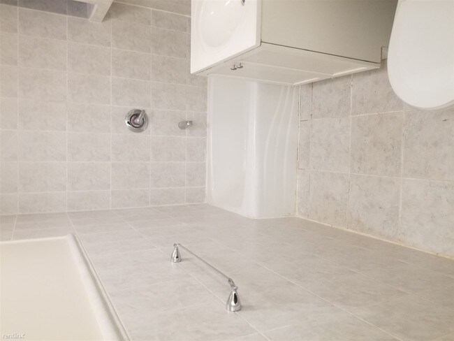 Building Photo - 1 br, 1 bath Apartment - 854 Driggs Ave