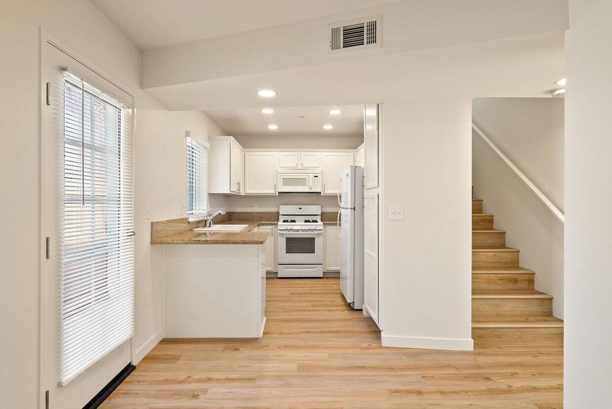 Primary Photo - 2 Bedroom 1.5 Bath townhouse with private ...