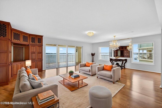 Foto del edificio - 102 Riverside Dr