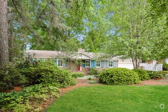 Building Photo - 421 Blairmore Dr