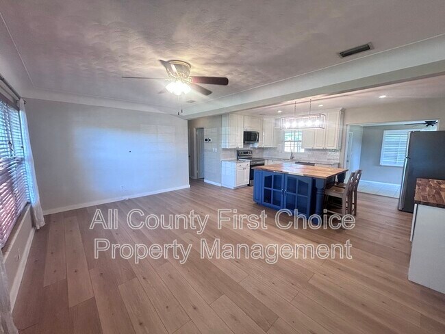 Building Photo - 6801 29th Terrace N