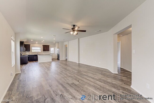 Foto del edificio - 4 br, 2 bath House - 9811 Marbach Brook, S...