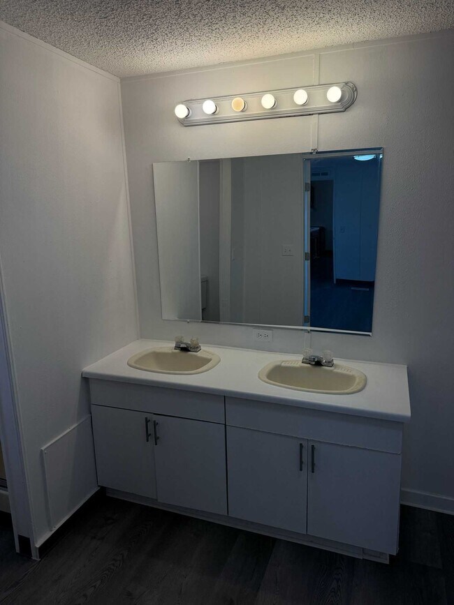 Foto del edificio - 14004 Duncum St