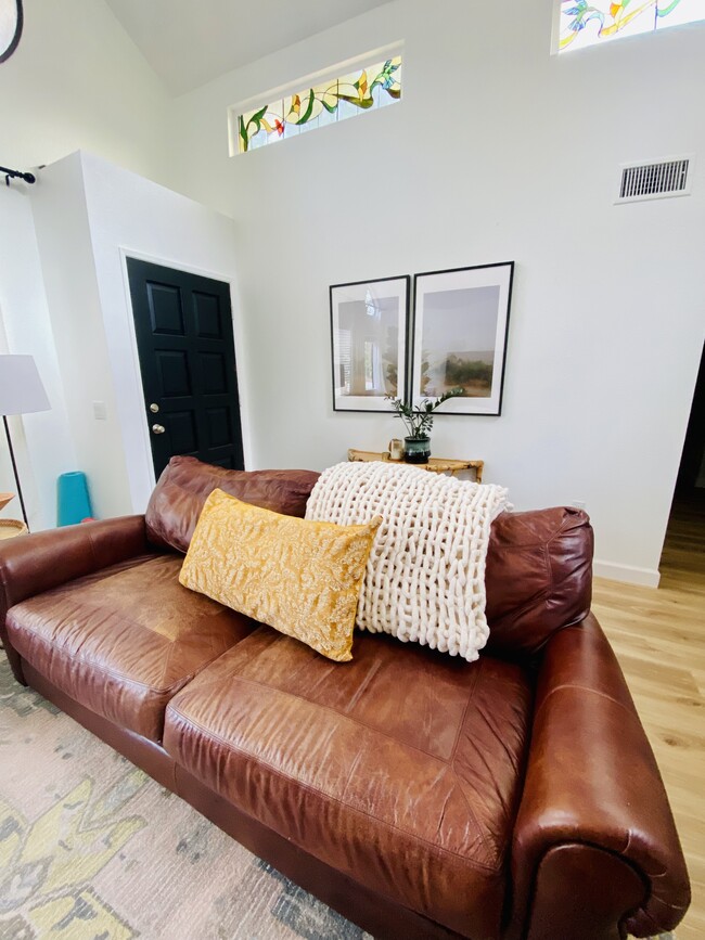 Foto del edificio - 371 N Melrose Dr