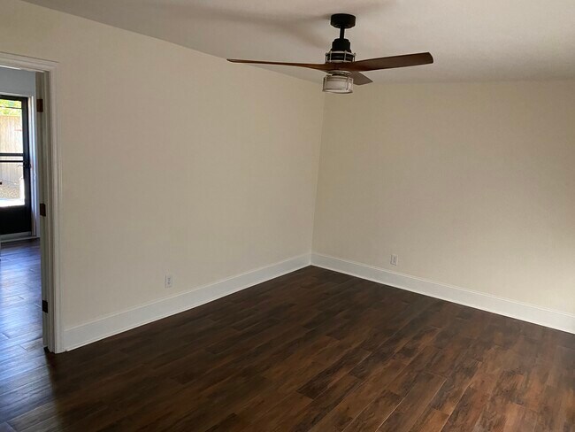 Building Photo - 1013 Brownlea Dr