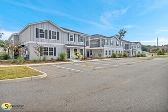 Building Photo - 3821 SW 43rd Ct
