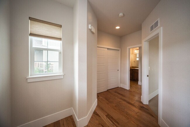 Foto del edificio - Charming 3-Bedroom Home in the Desirable Bucking Horse Neighborhood!