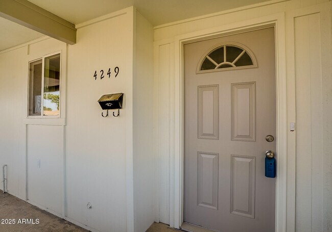 Building Photo - 4249 W Townley Ave