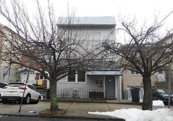 Foto principal - 11 Bryant Ave