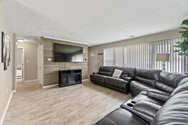 Foto del edificio - 1729 S Lakeland Dr