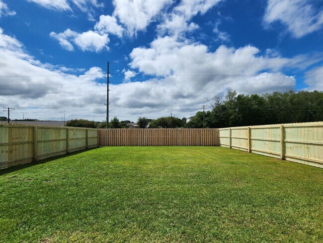 Foto del edificio - New 3/2 with fenced yard in Foley