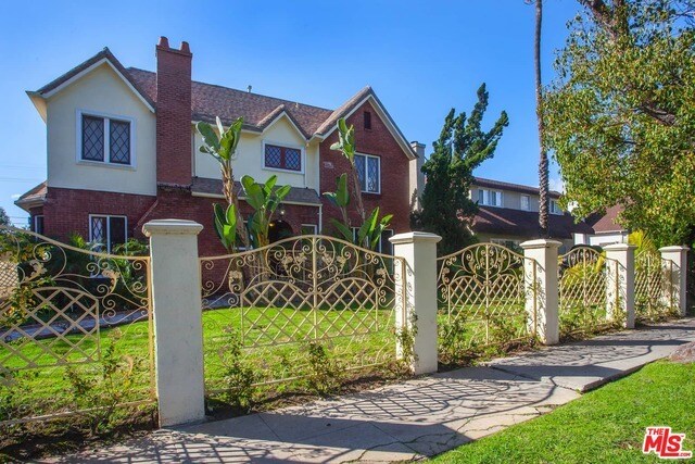 Foto principal - 659 S Highland Ave