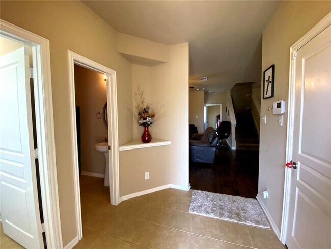 Building Photo - 14 Garden Ridge Ct