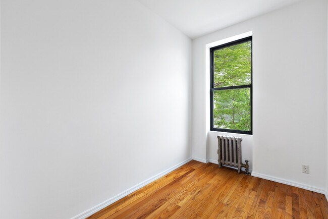 Foto del edificio - LARGE 2 BEDROOM WASHER DRYER EXPOSED BRICK