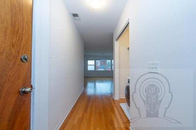 Building Photo - 2 bedroom in CHICAGO IL 60641