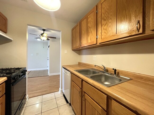 Building Photo - 9982 S 84th Terrace