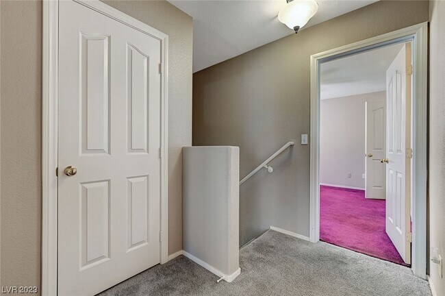 Building Photo - 456 Temple Canyon Pl