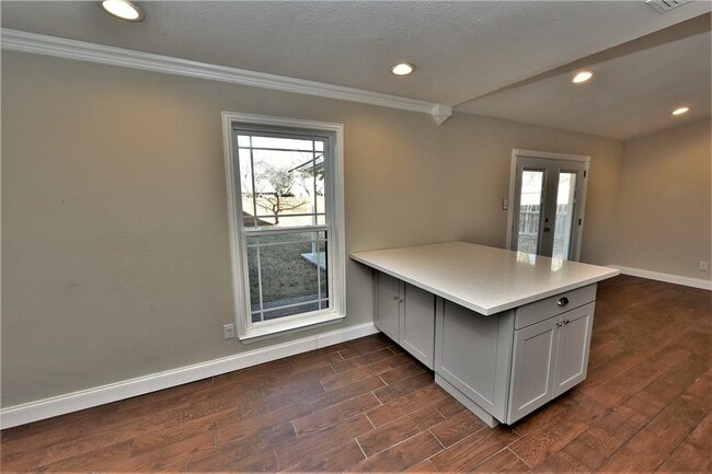 Building Photo - 2703 E Wentwood Dr
