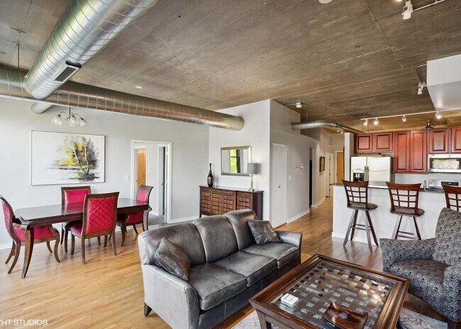 Foto del edificio - 1069 W 14th Pl