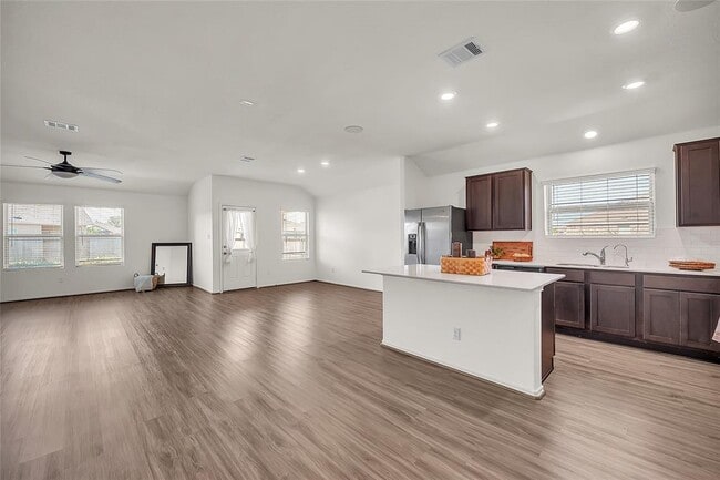 Building Photo - 119 Esparza Dr