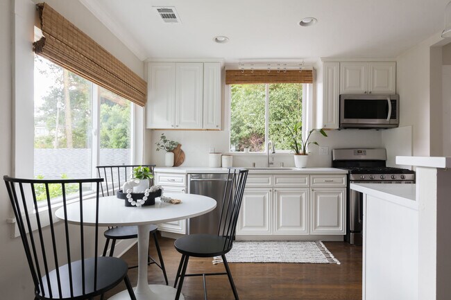 Foto del edificio - 5945 Marden Ln