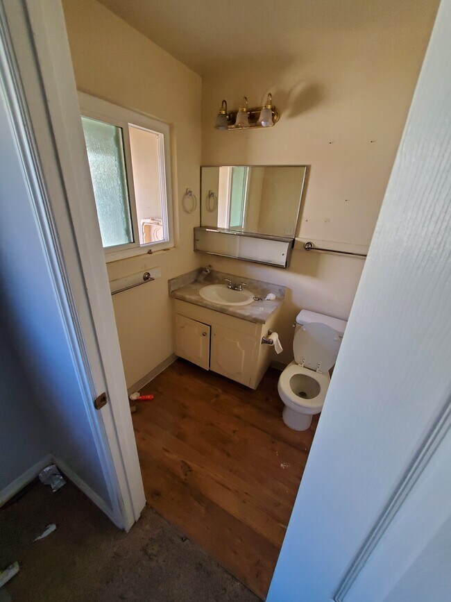 150 E Lakeshore Dr Unit 5, Lake Elsinore, CA 92530 Condo for Rent in