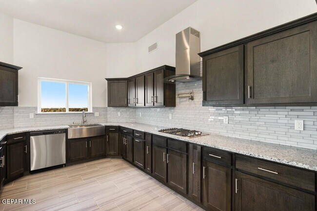 Building Photo - 905 Ada Ln