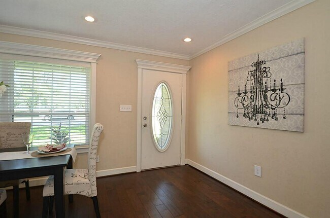 Building Photo - 5711 Effingham Dr