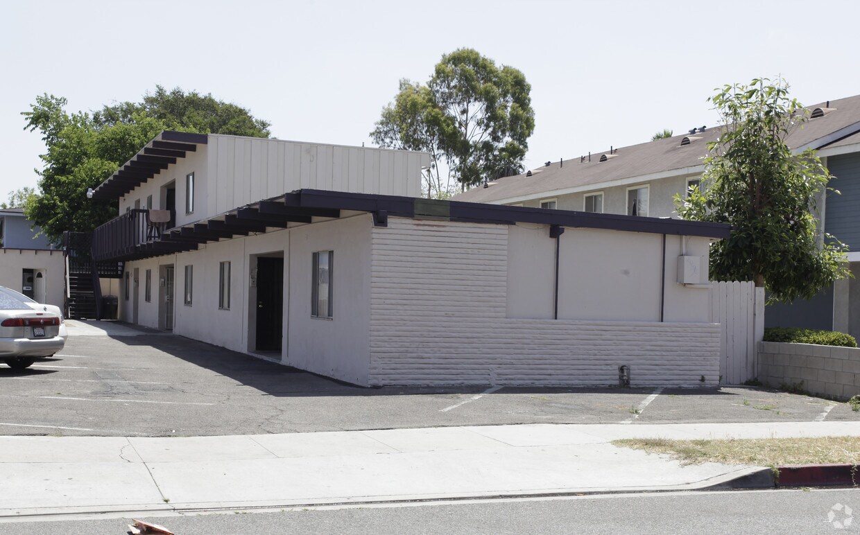 Primary Photo - 1136 N West St