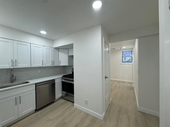 Building Photo - 222 Christopher Columbus Dr