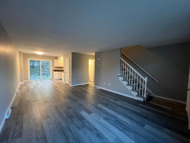 Building Photo - Completely Remodeled Townhouse