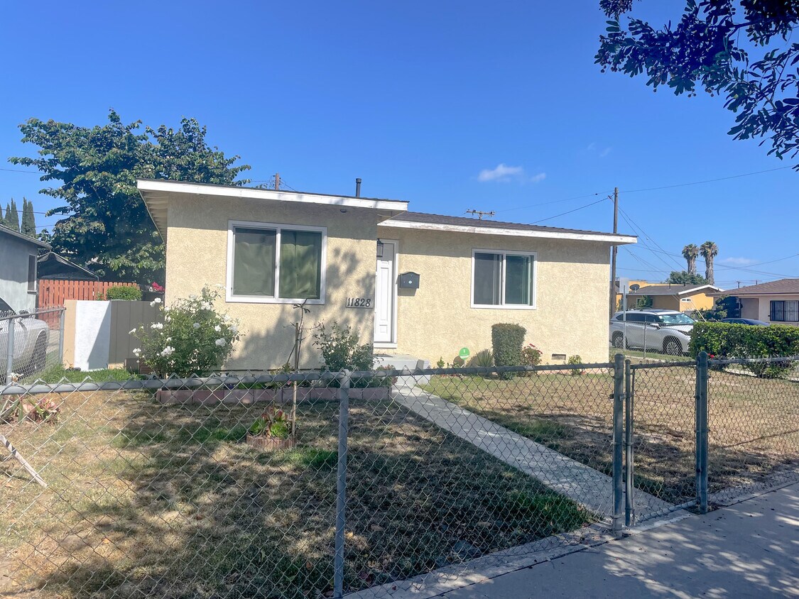 Foto principal - 11828 State St