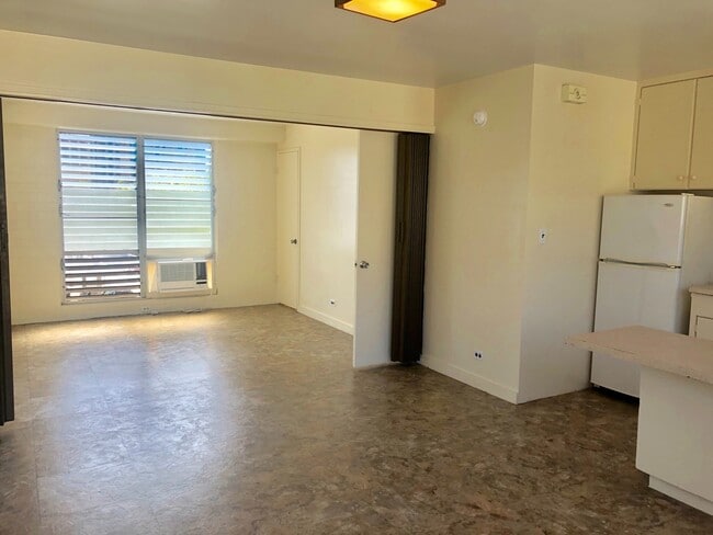 Building Photo - Lusitana Hale- 1 Bdrm, 1 Bath, and 1 Covered Parking with utilities included!