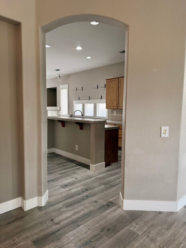 Building Photo - 7467 Earlsmoore Dr
