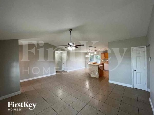 Foto del edificio - 2225 Tropicana Parkway W