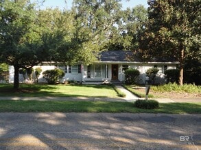 Building Photo - 371 S Church St