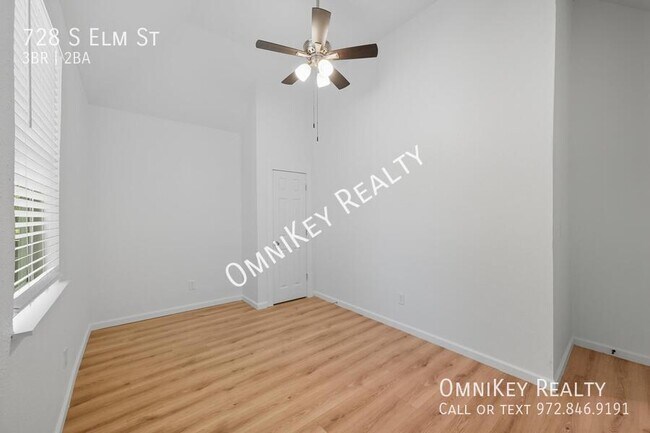 Building Photo - 728 S Elm St