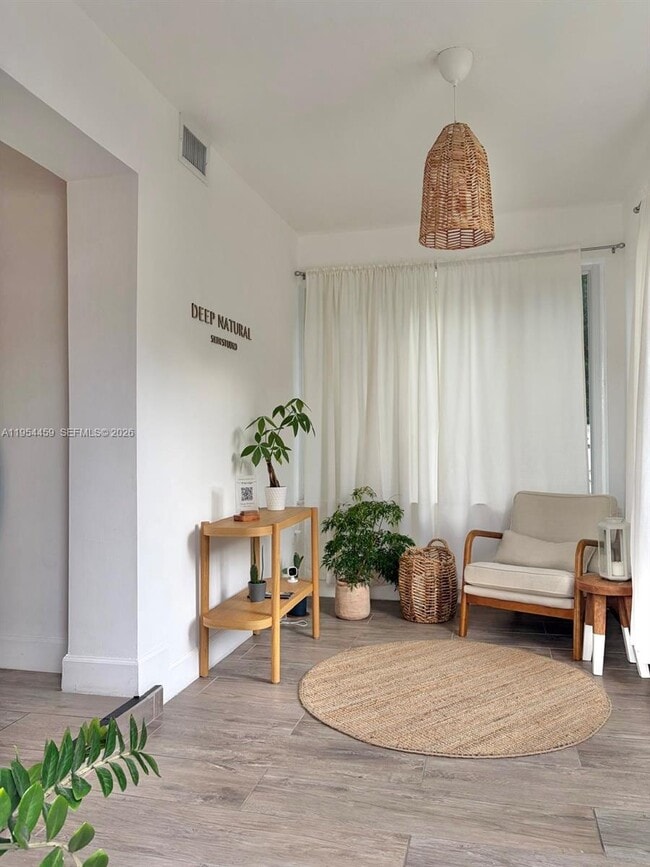 Building Photo - 555 NE 70th St