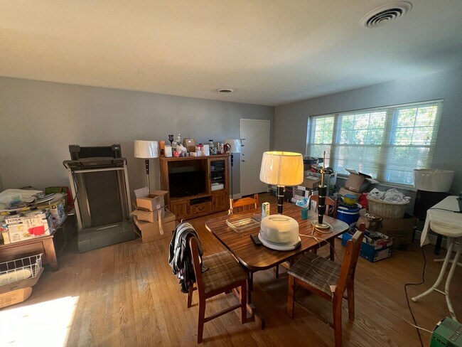 Foto del edificio - 4031 Sharon Court