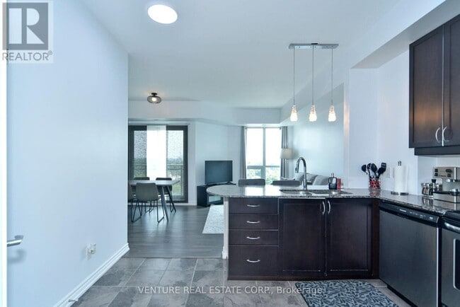Photo du bâtiment - 7730-7730 Kipling Ave