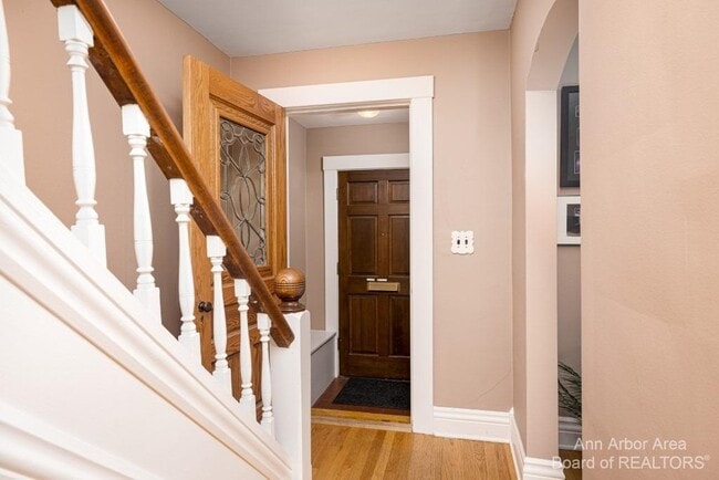 Entryway - 413 5th St