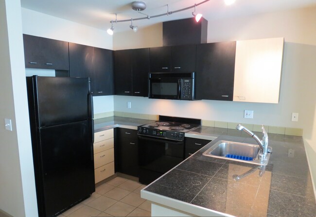 Building Photo - Spacious Belltown Condo @ the Ideal Location!