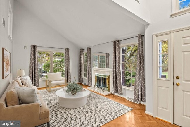 Foto del edificio - 1913 Meadow Ln