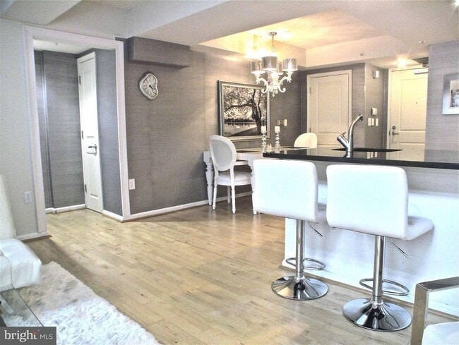 Foto del edificio - Available Now! Logan Circle! High End, 2 B...