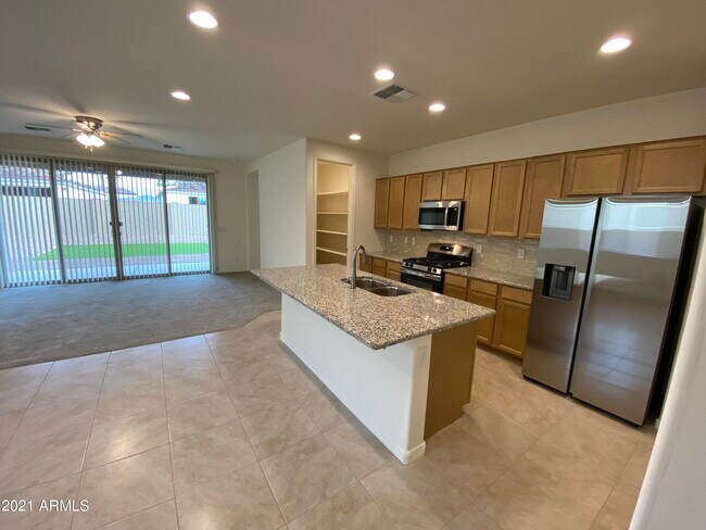 Building Photo - 236 E Hawaii Dr