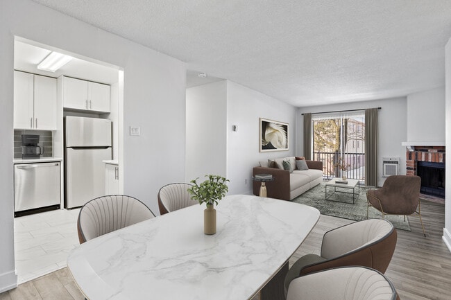 Building Photo - Lakeside Place