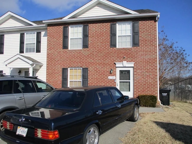 Building Photo - 6759 Woodcreeper Dr